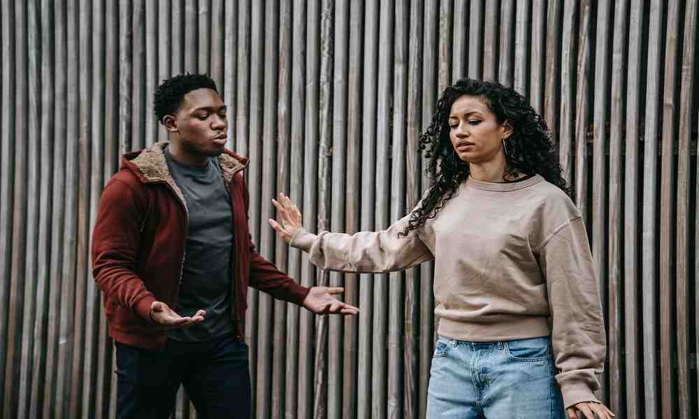 The Importance of Setting Boundaries and Respecting Personal Space in Relationships